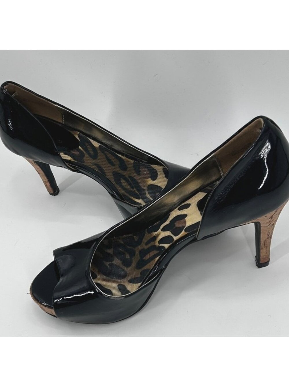 Madeline Gilda Black Patent Peep Toe Cork Heel Pumps Size 7.5 Y2K Modern Glam